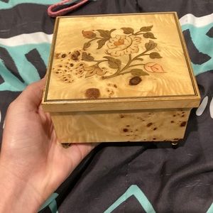 Splendid antique music box new condition